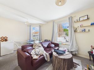 Flat 3- click for photo gallery